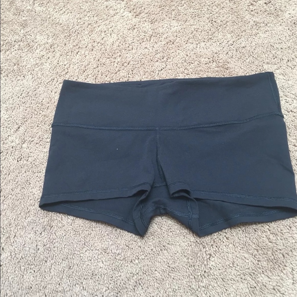 LULULEMON  Simply bare shorts size 8